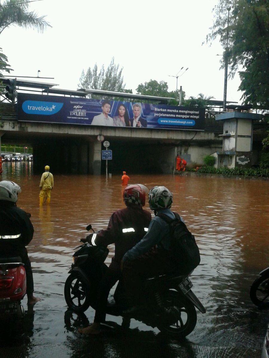 Jakarta diterjang banjir, Sandi: Ini fenomena alam karena Allah lagi kirim hujan