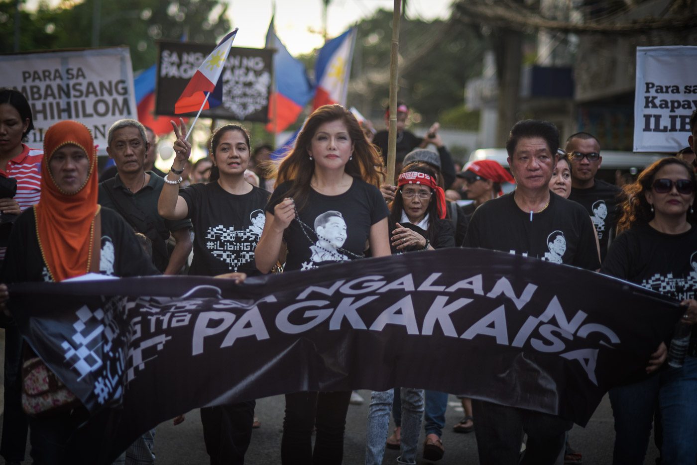 IN PHOTOS: Loyalists pray for favorable SC ruling on Marcos burial