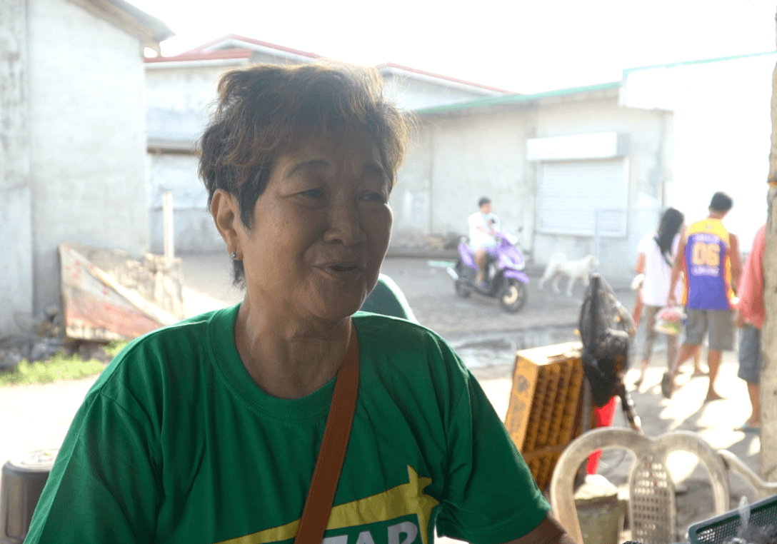 Vendors brave imminent Taal Volcano eruption to sell the last of their goods