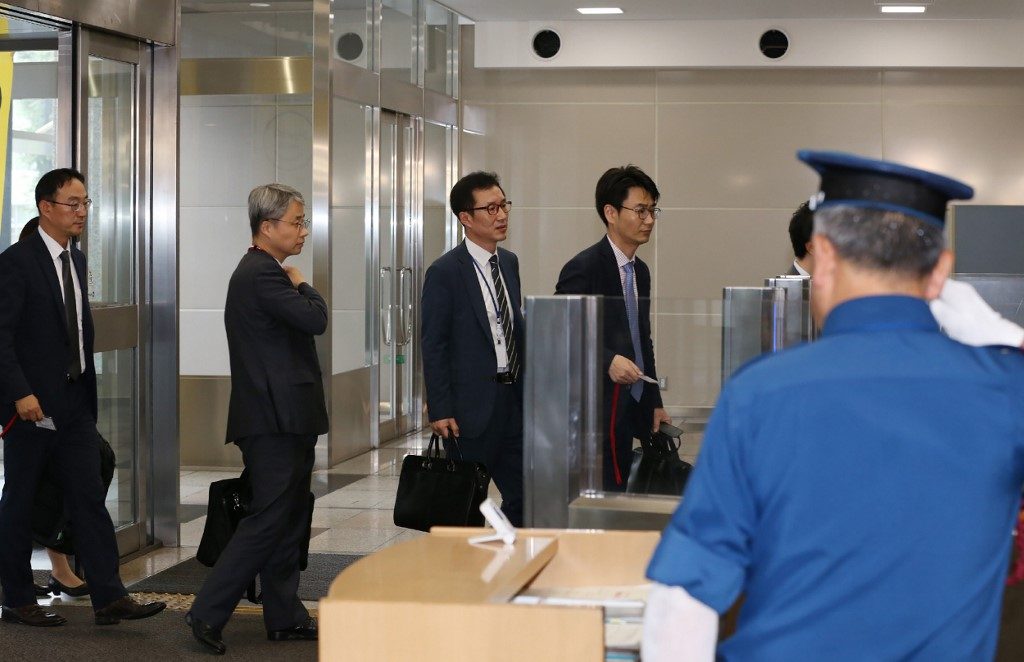South Korea, Japan hold talks as diplomatic row worsens