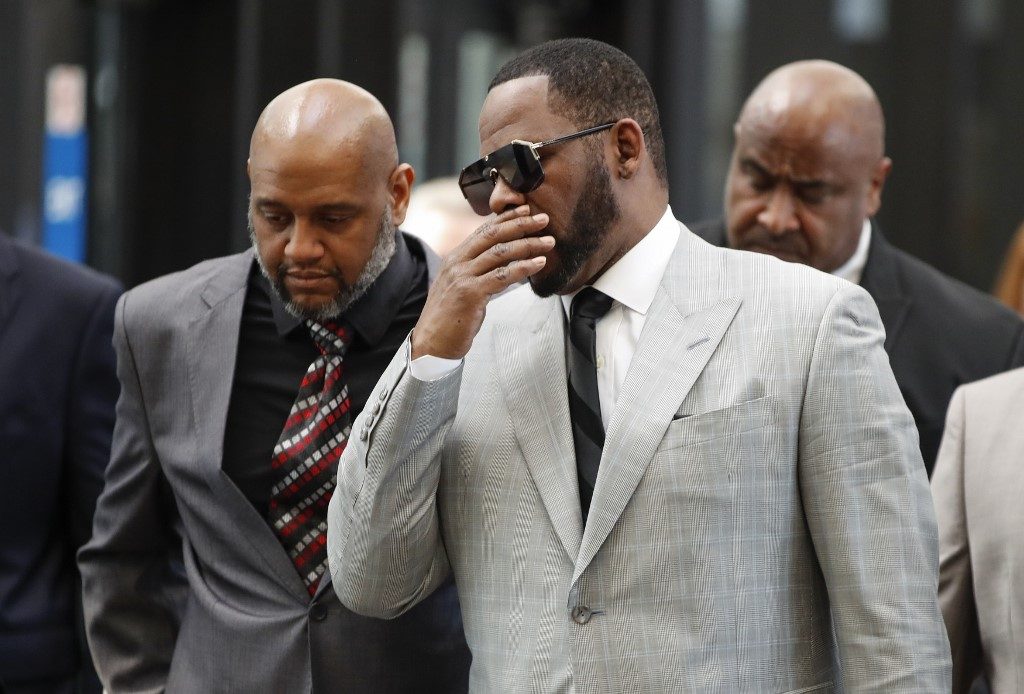 R. Kelly arrested on child pornography charges – report