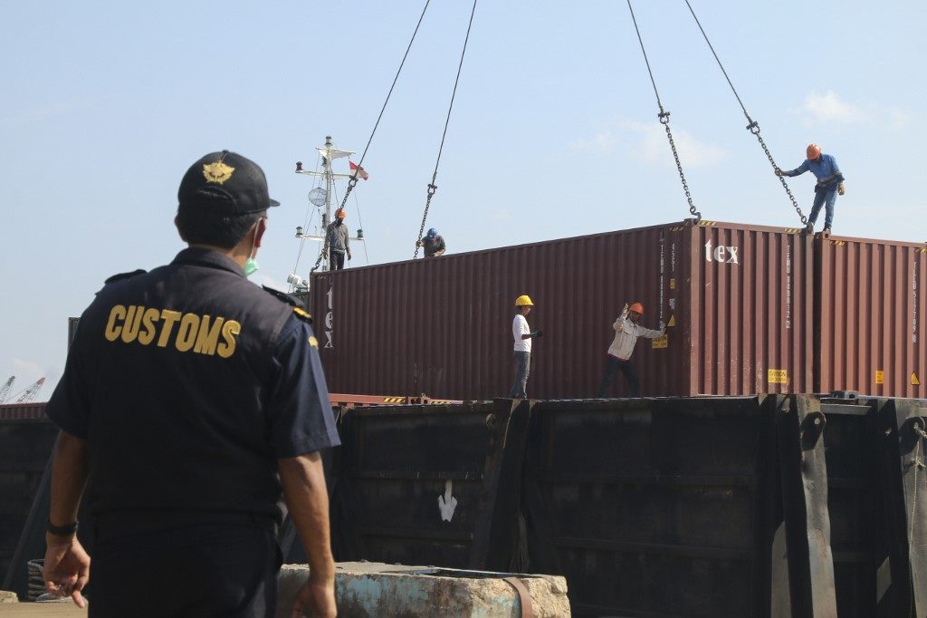 Indonesia sends back hundreds of shipping containers full of waste