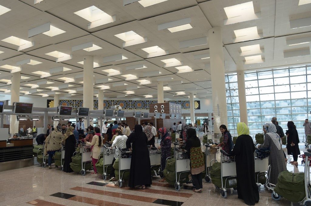 Pakistanis angered by new airport baggage-wrapping policy