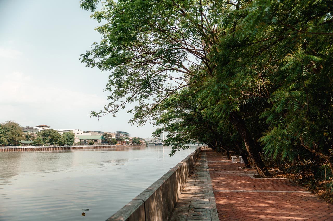 PRIME LOCATION. The park sits along the south bank of the Pasig River. Photo by Iya Forbes/Rappler  