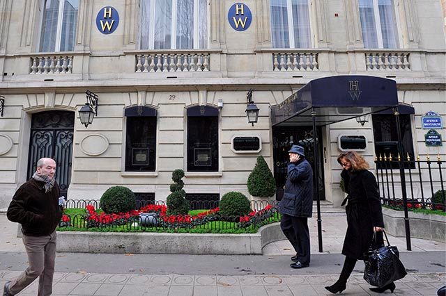 8 jailed in 100M euro double Paris jewelry heist