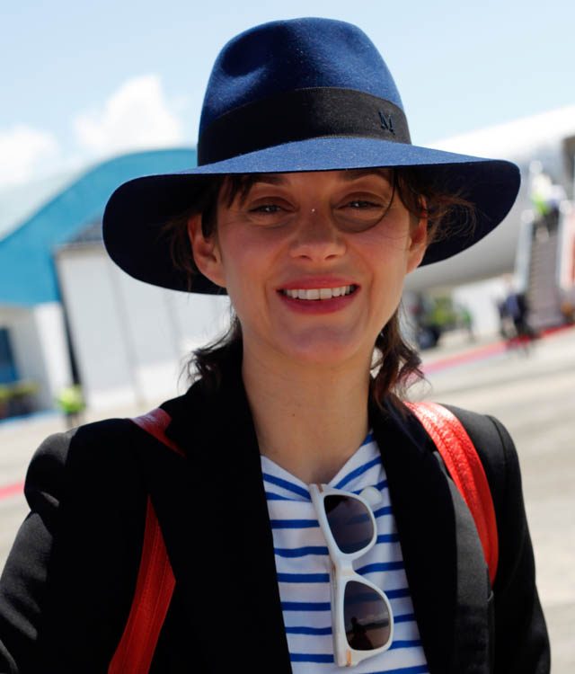 French actress Marion Cotillard disembarks from a plane at Manila's international airport, Philippines, 26 February 2015. Cotillard is in Manila along with French President Francois Hollande and French actress Melanie Laurent to promote the fight against climate change. Photo by Francis R Malasig/EPA 