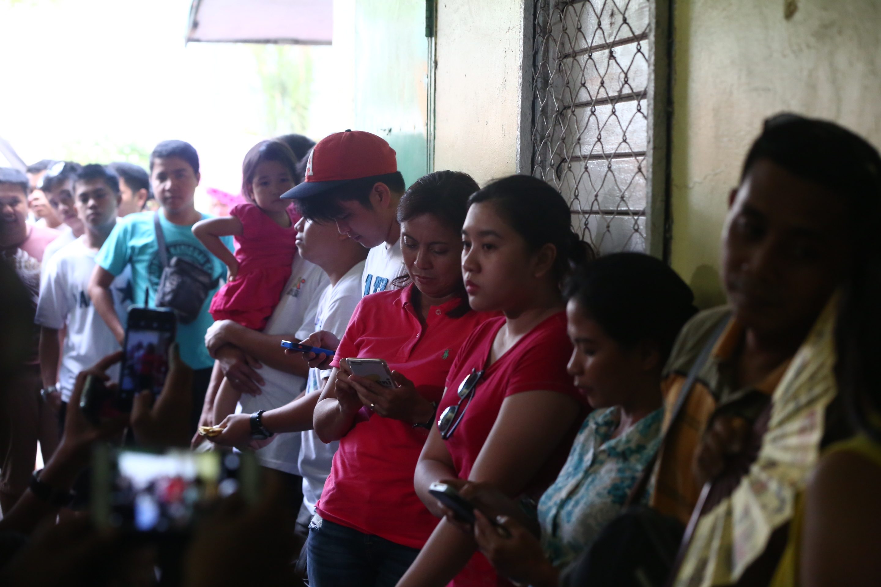 WAITING. Vice presidential candidate Leni Robredo joins other voters in line to vote at the Tabuco Central School in Naga city. Photo by Ben Nabong/Rappler 