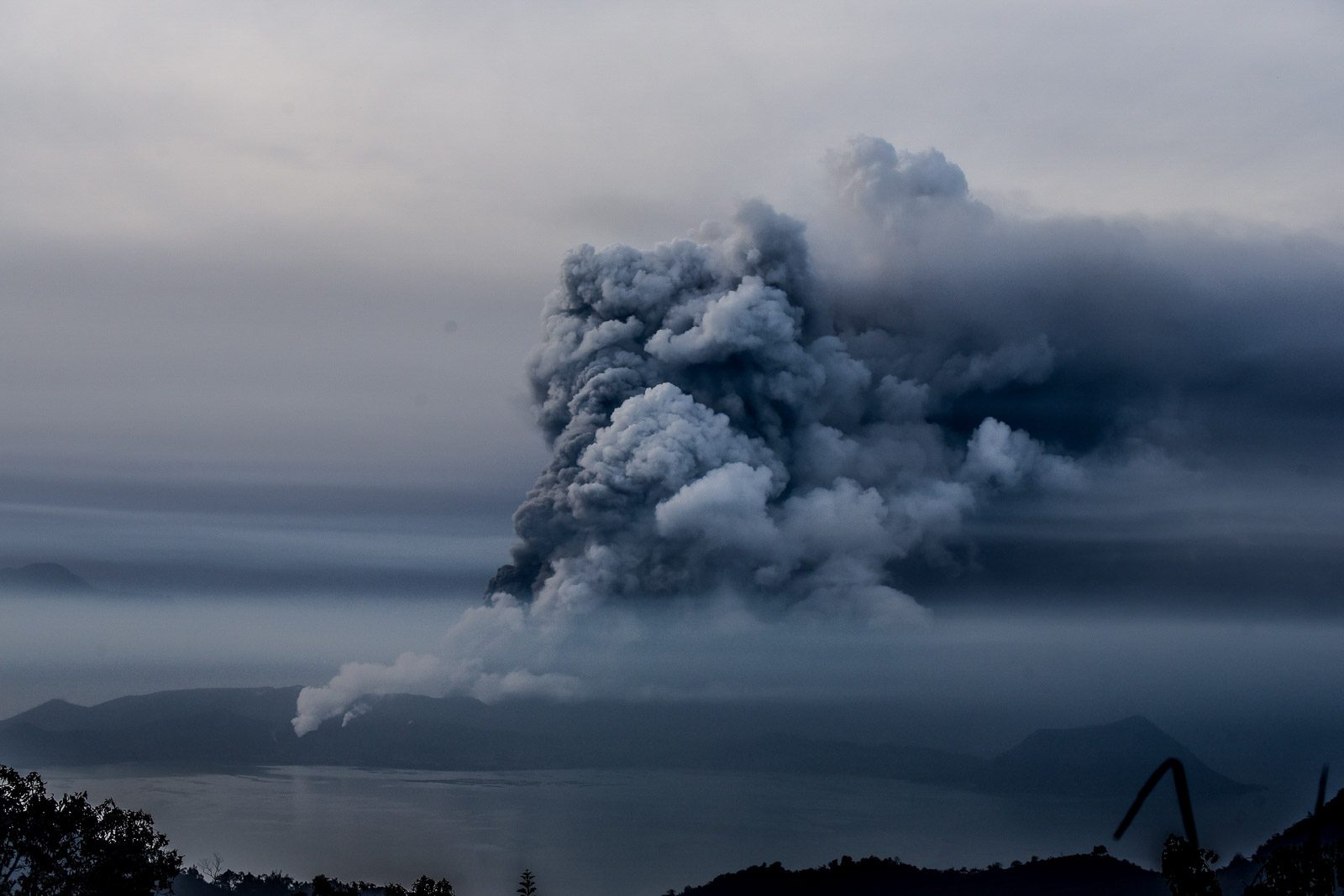 Major Taal eruption still possible as volcanic quakes persist, cracks emerge