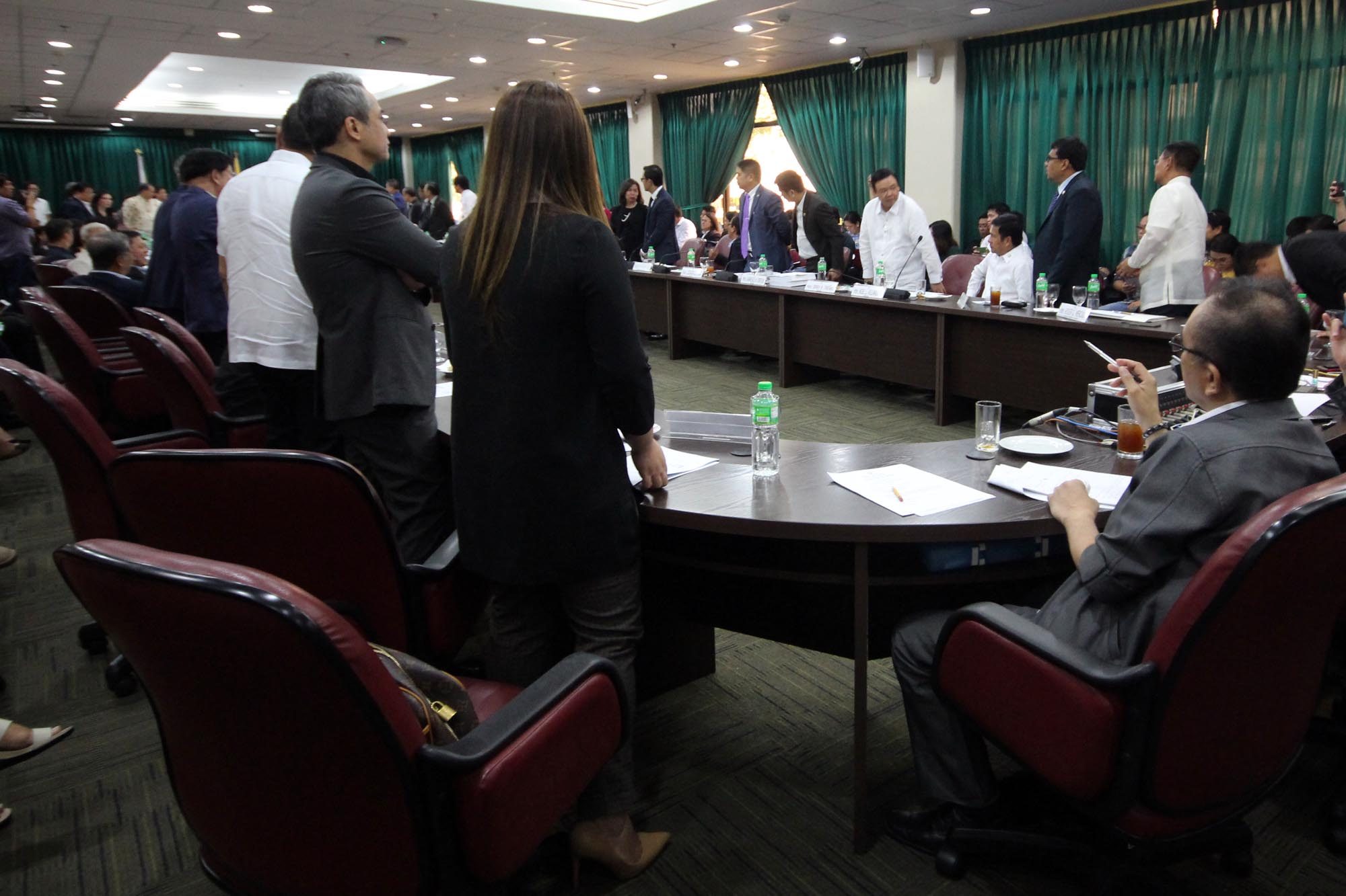 ‘Impeachment committee’ issues show-cause order vs Sereno lawyers, CHR commissioner