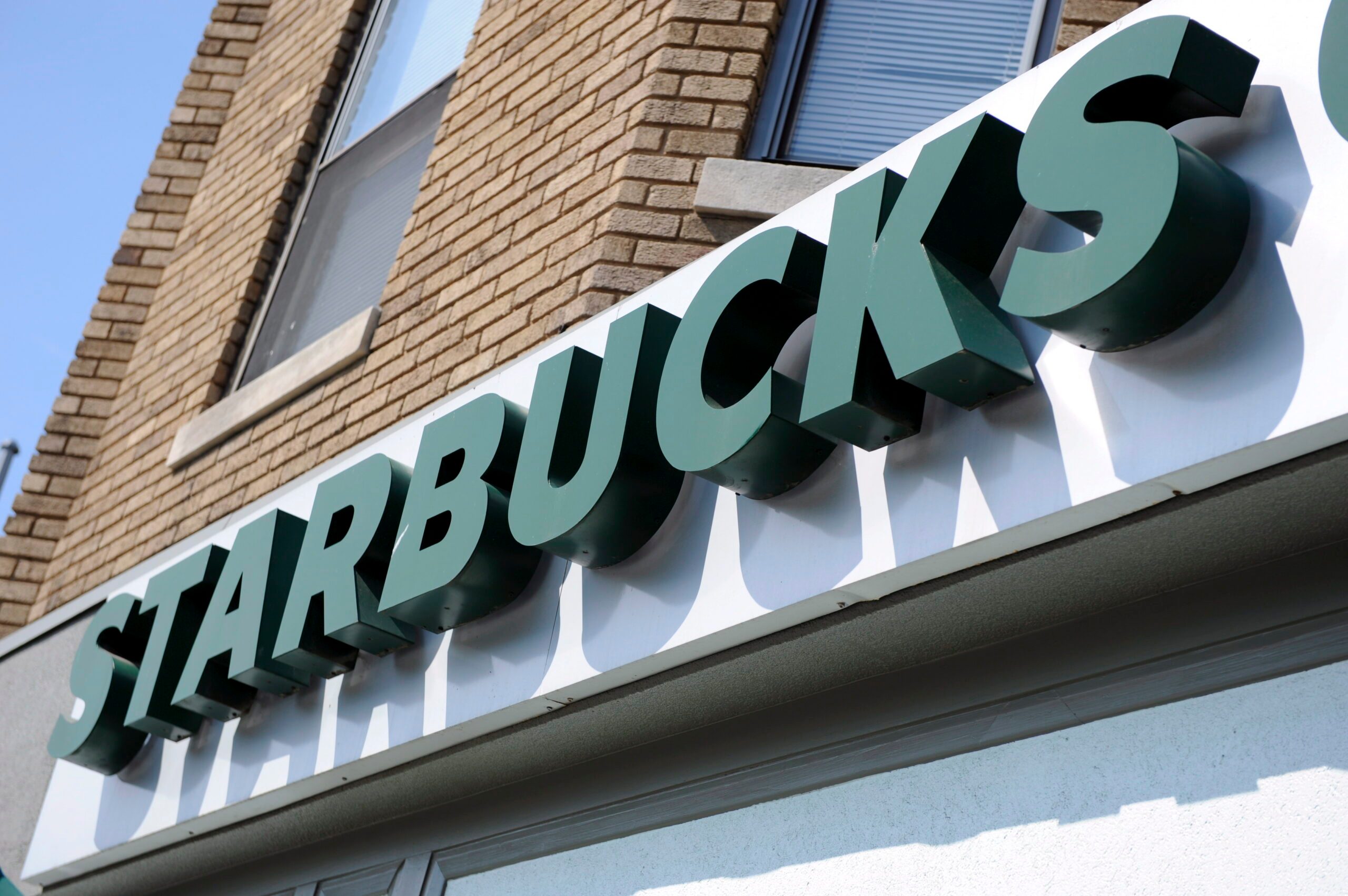 Starbucks to boost US employee pay