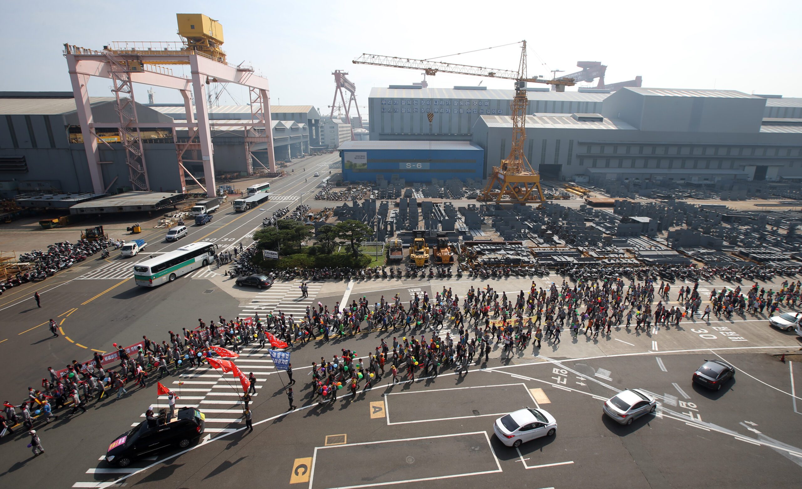 South Korean auto, shipbuilding workers to go on strike