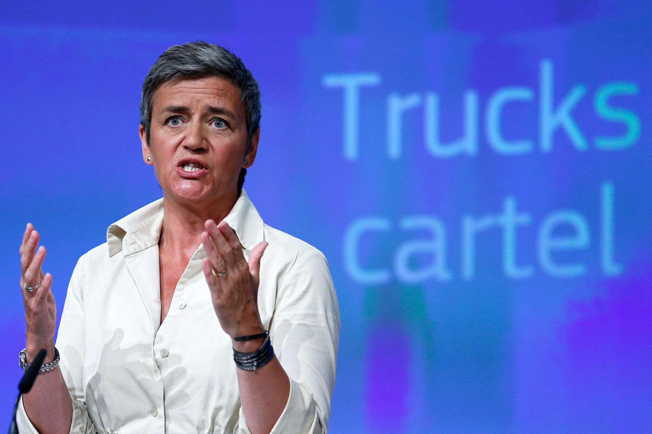 EU slaps record $3.2B fine on truck cartel