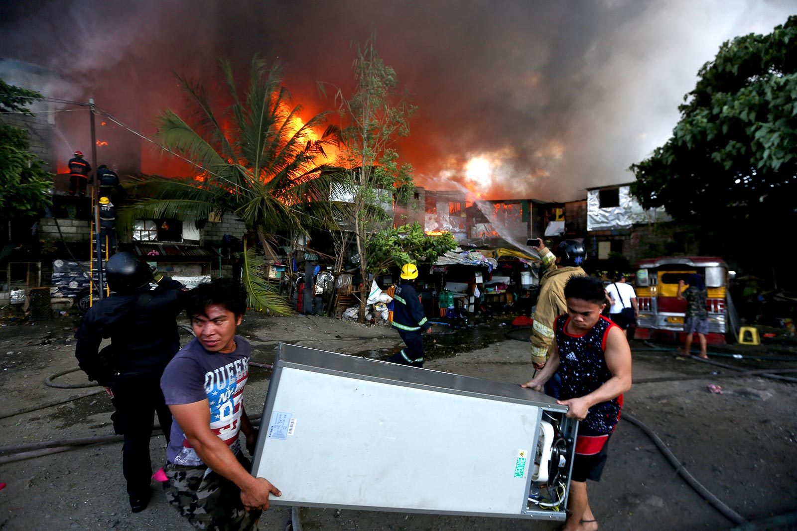 IN PHOTOS: 200 homes razed in Quezon City fire