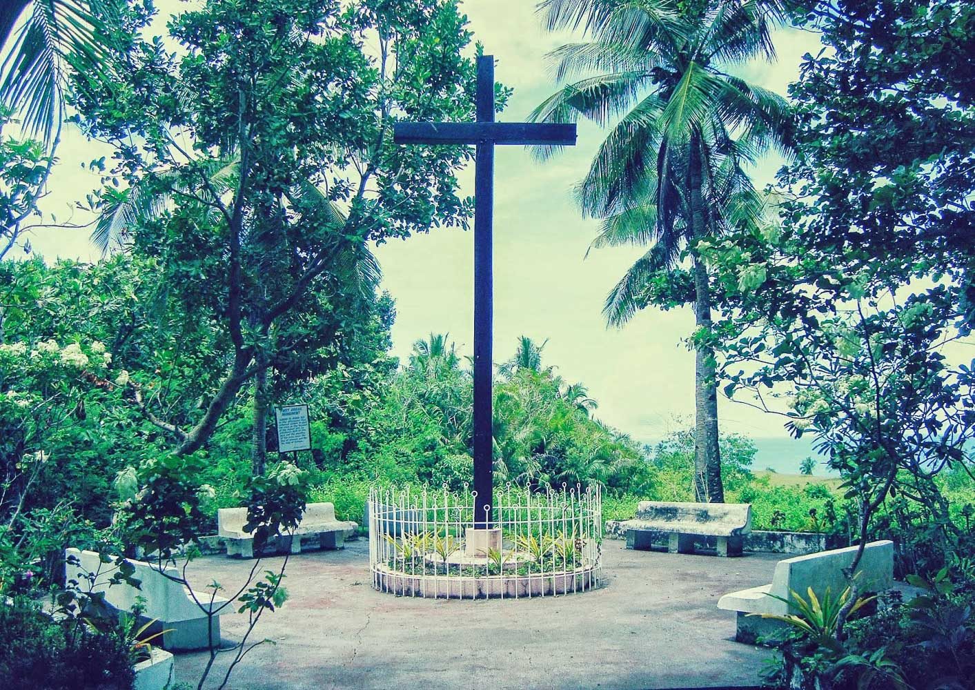 FIRST CROSS. A few minutes away from the beach is the first cross planted in the Philippines by the Spaniards. Photo by Ephraim Arriesgado 