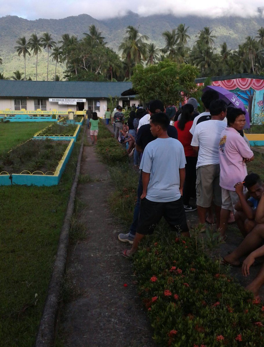 SAINT BERNARD, SOUTHERN LEYTE. Voters line up as polling precinct open at Bolodbolod Elementary School in Saint Bernard, Southern Leyte. Photo by James Gorme/Rappler    