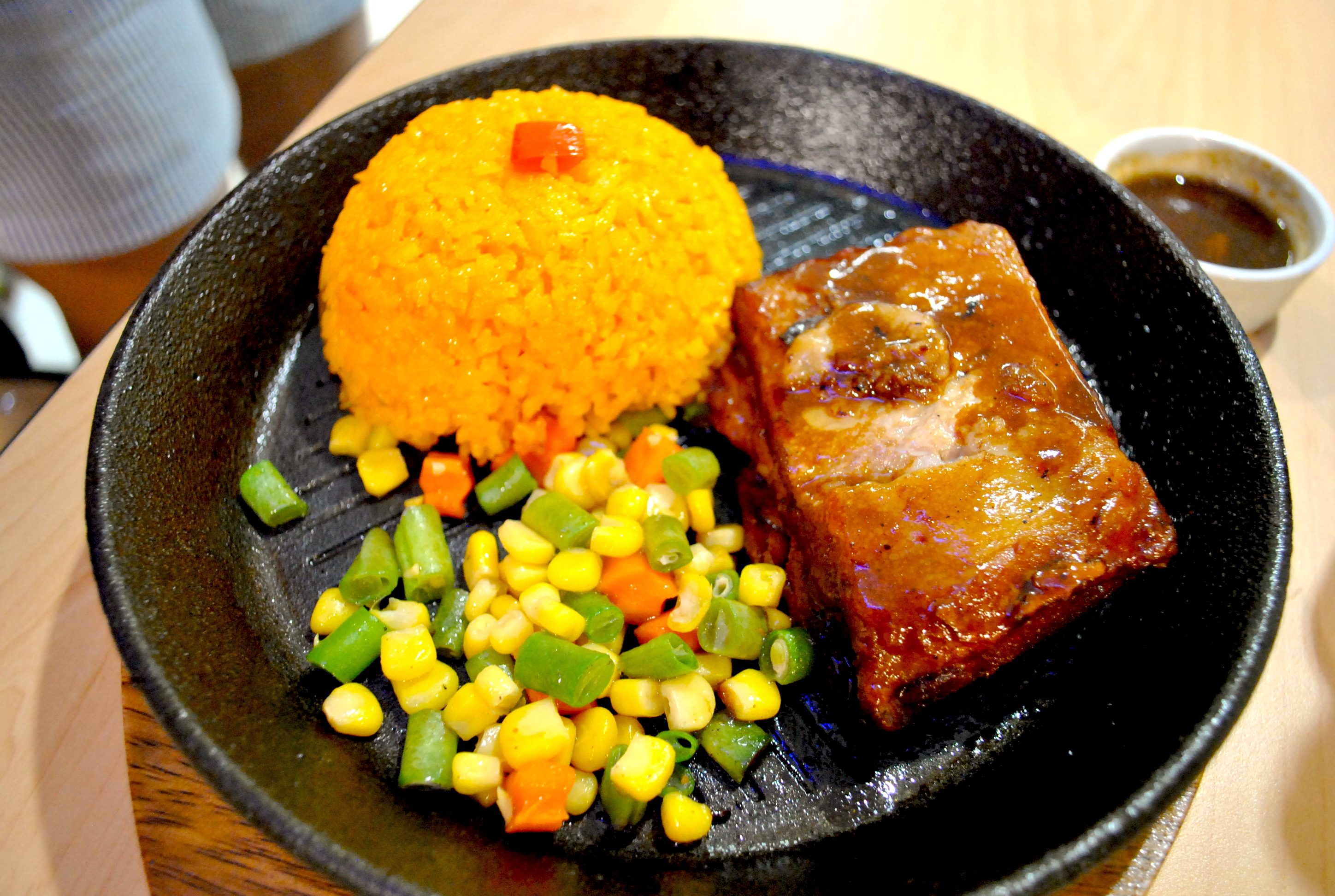SOLO SIZE. You can get Bigg's Baby Back Ribs as a solo meal, which includes java rice and vegetables. Photo by Steph Arnaldo/Rappler 