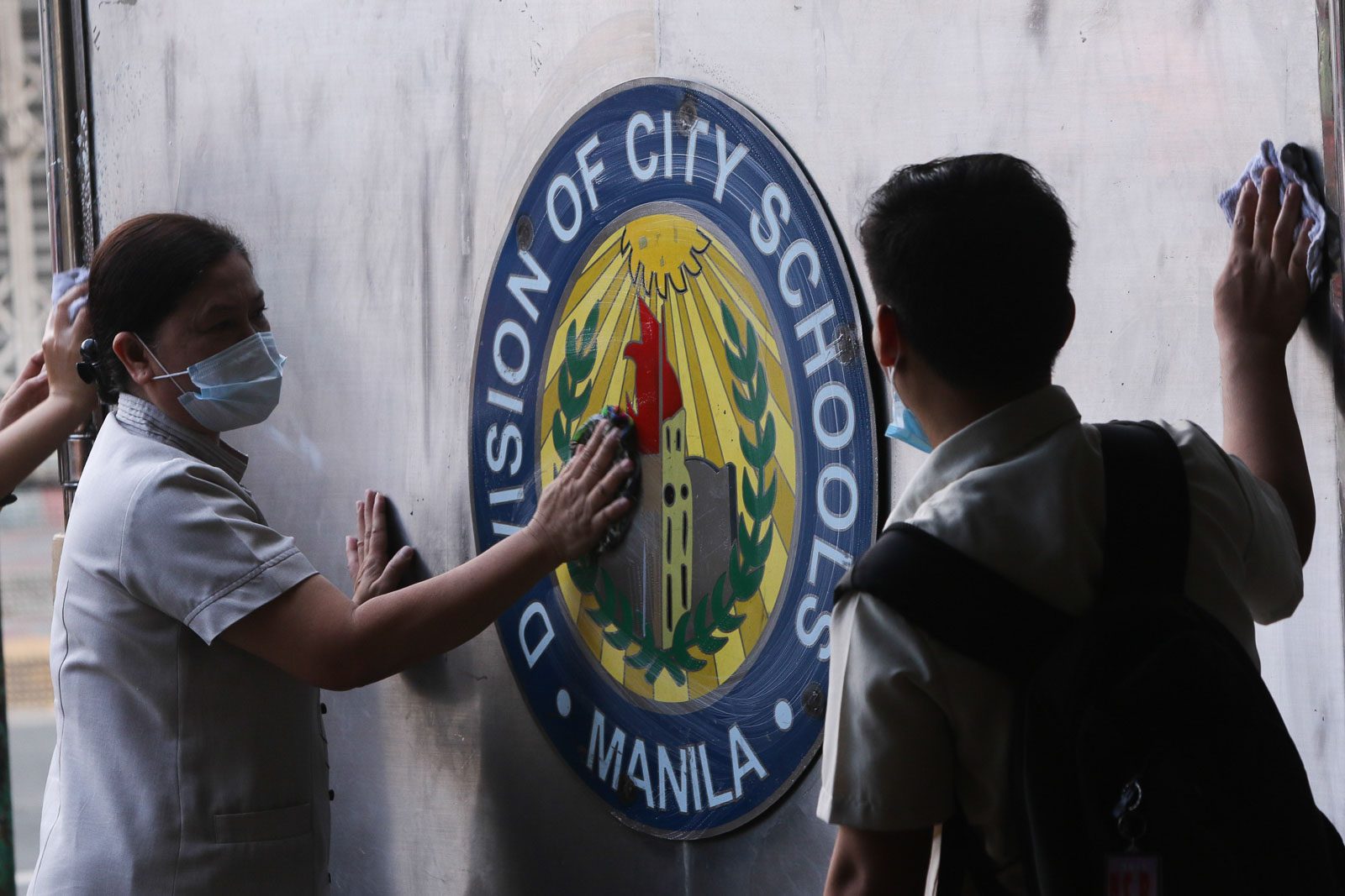 DepEd says proceeding with graduation ceremony ‘up to school’s discretion’