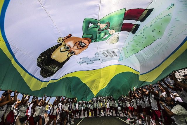 CARICATURE. People wave a flag with an image of Brazilian President Dilma Rousseff during a demonstration against her government at Copacabana beach in Rio de Janeiro, Brazil, 12 April 2015. Antonio Lacerda/EPA 