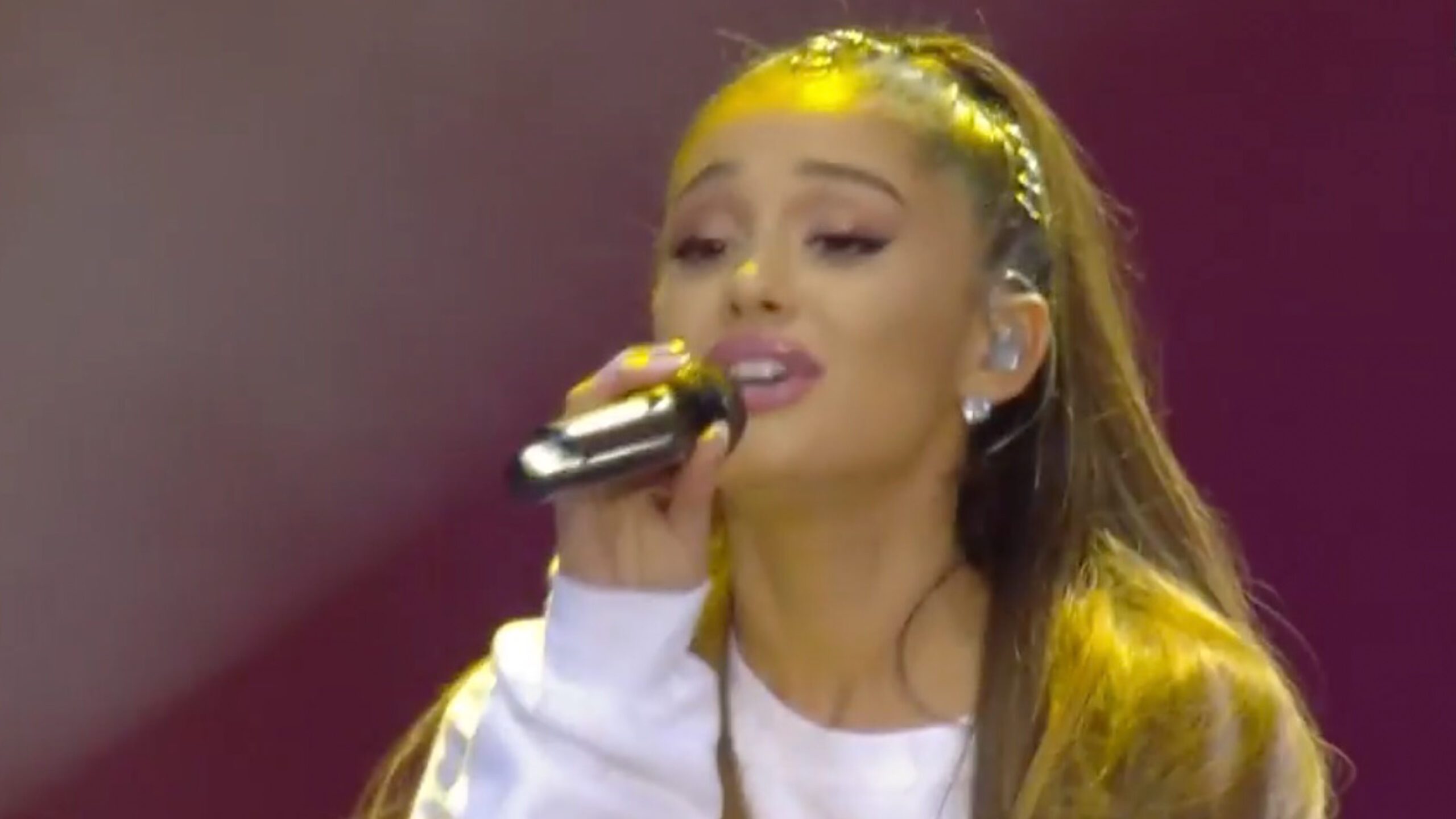 Ariana Grande to receive honorary citizenship from Manchester
