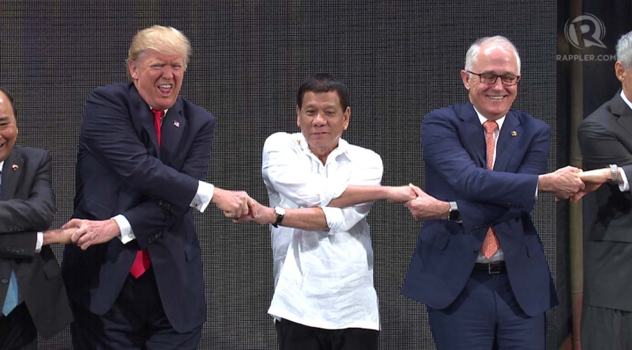 ASEAN HANDSHAKE. The two leaders stand next to each other for the ASEAN handshake, which Trump had trouble executing. Screenshot by Rappler   