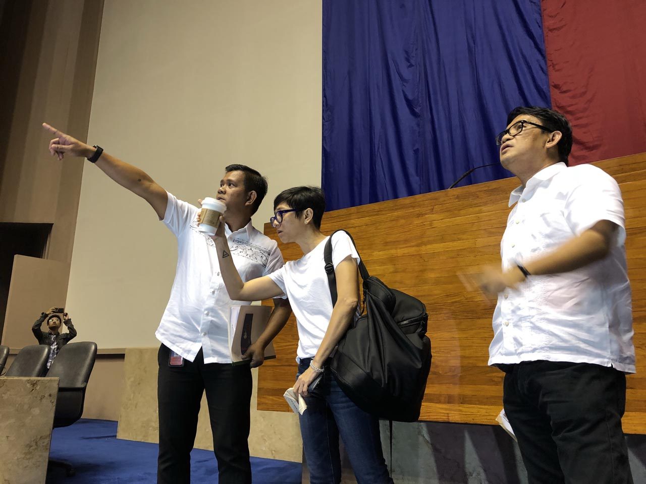 DIRECTIONS. Joyce Bernal and House staff during the inspection inside the Batasang Pambansa. Photo by Mara Cepeda / Rappler 
