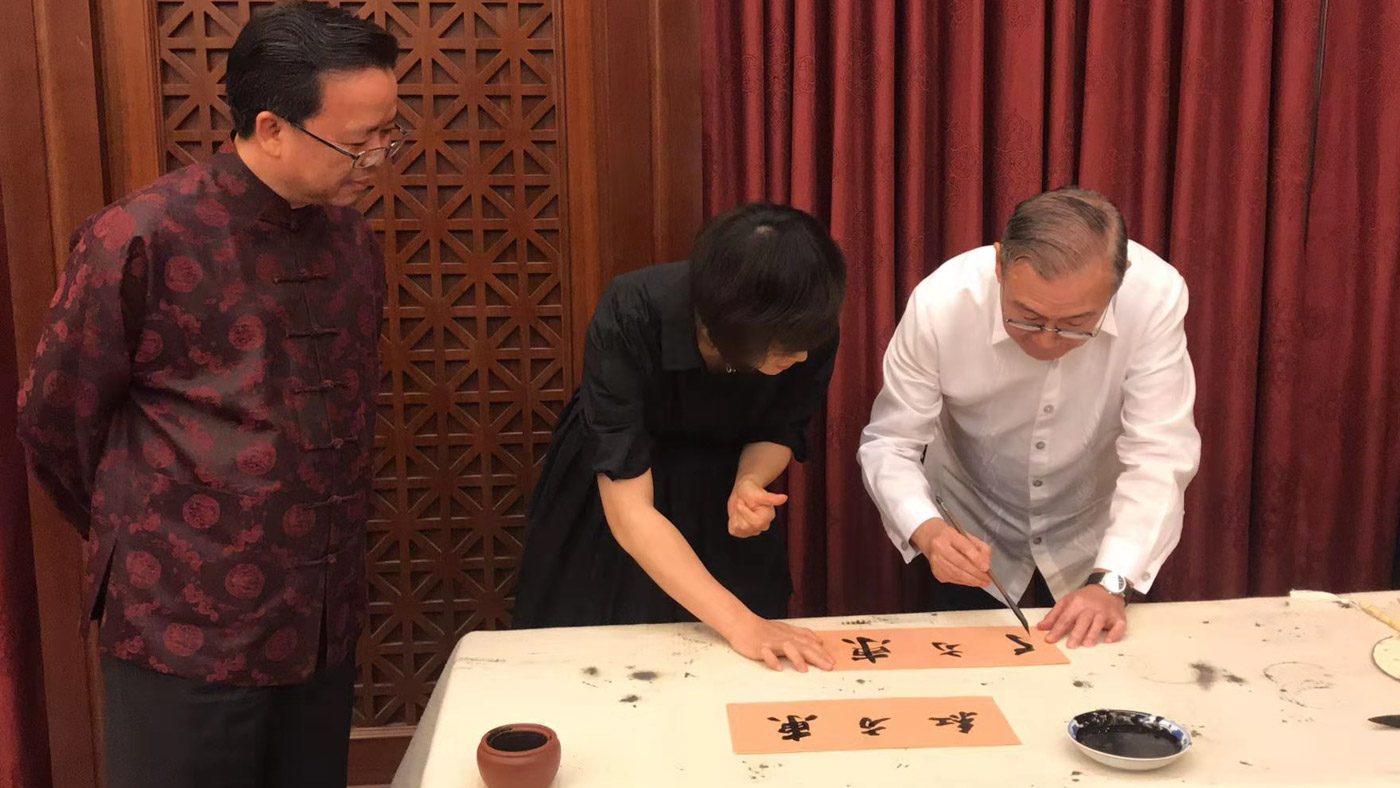 PARTY. Foreign Secretary Teodoro Locsin Jr starts the New Year in Chinese Ambassador to the Philippines Huang Xilian's home. Photo from Chinese embassy in Manila 
