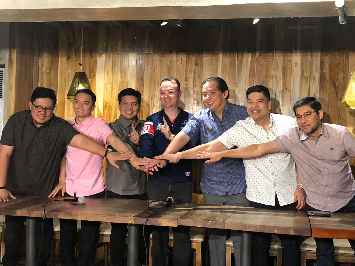 THE SPEAKER'S MEN. Speaker Alan Peter Cayetano (center) poses for a photo with House Deputy Secretary-General Brian Yamsuan, House committee on good government and public accountability chair Jose Sy-Alvarado, House committee on public accounts chair Mike Defensor, Majority Leader Martin Romualdez, Deputy Speaker LRay Villafuerte, and House Secretary-General Luis Montales. Photo by Mara Cepeda/Rappler