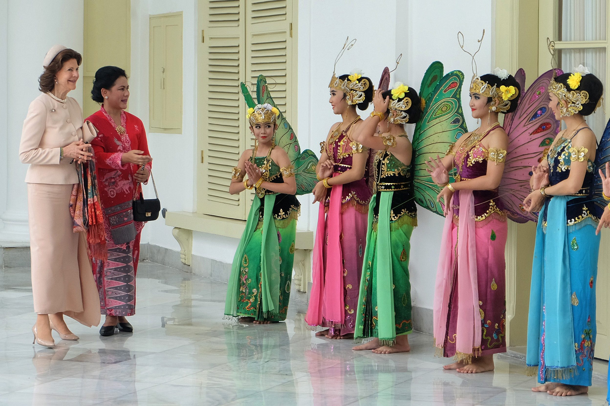 Kunjungi Bandung, Ratu Swedia ingin temui komunitas bobotoh Persib