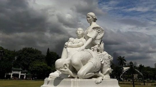 Historic ‘La Madre Filipina’ statue reinstalled ahead of Jones Bridge inauguration