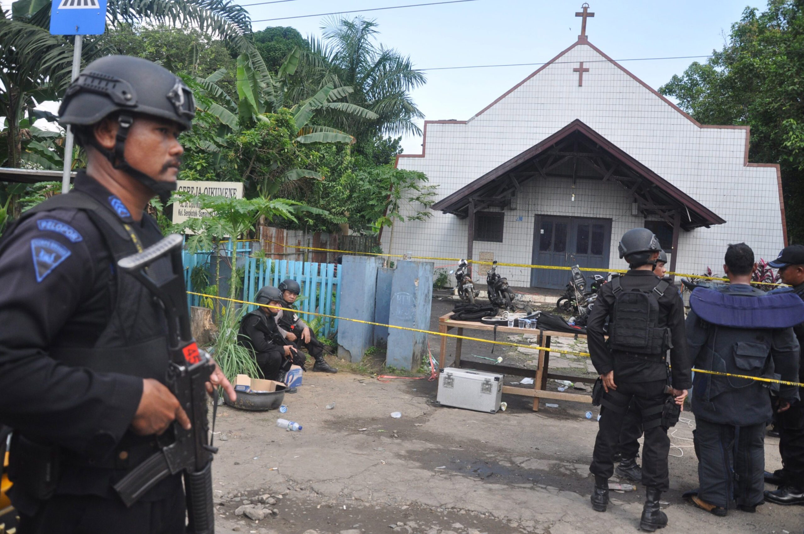Bom molotov meledak di parkiran gereja di Samarinda