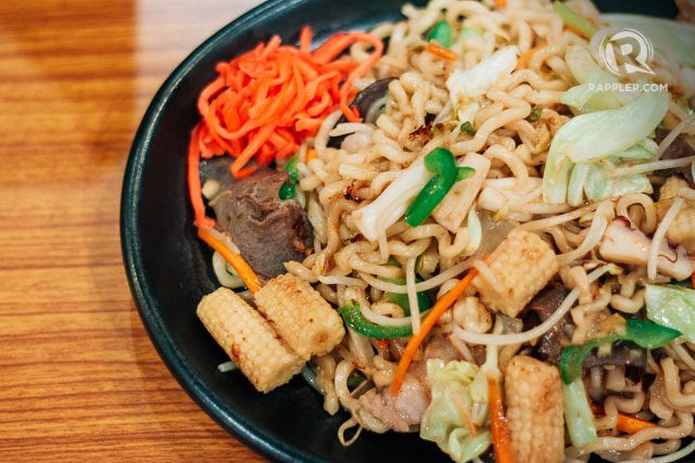 YAKISOBA MIX. There are a lot of fried noodle options at Dohtonbori too. Photo by Paolo Abad/Rappler.com 