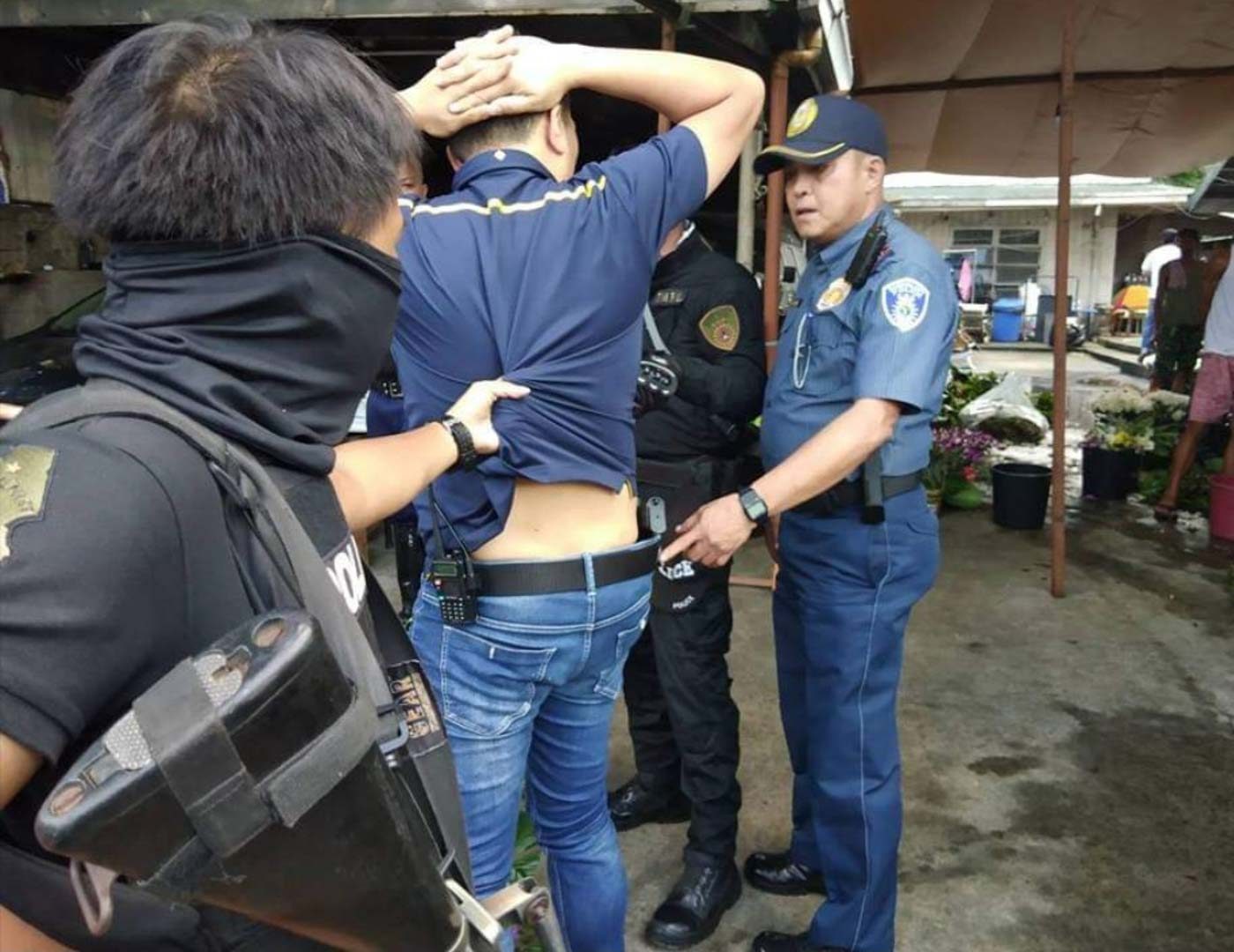 Cops arrest man carrying a gun near Marikina cemetery