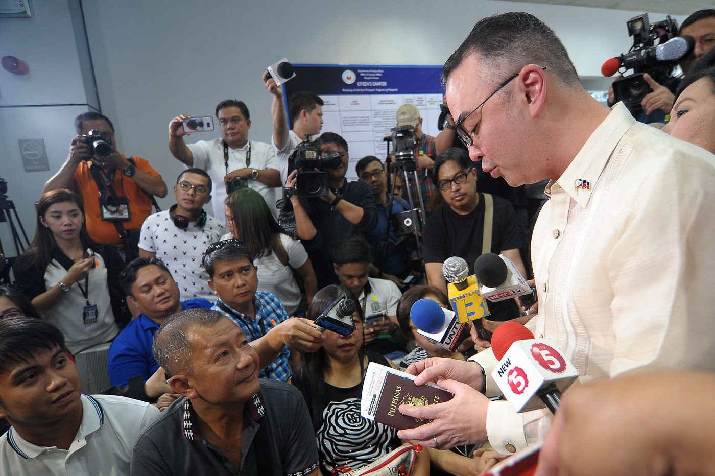 Philippines probes sale of passport endorsements