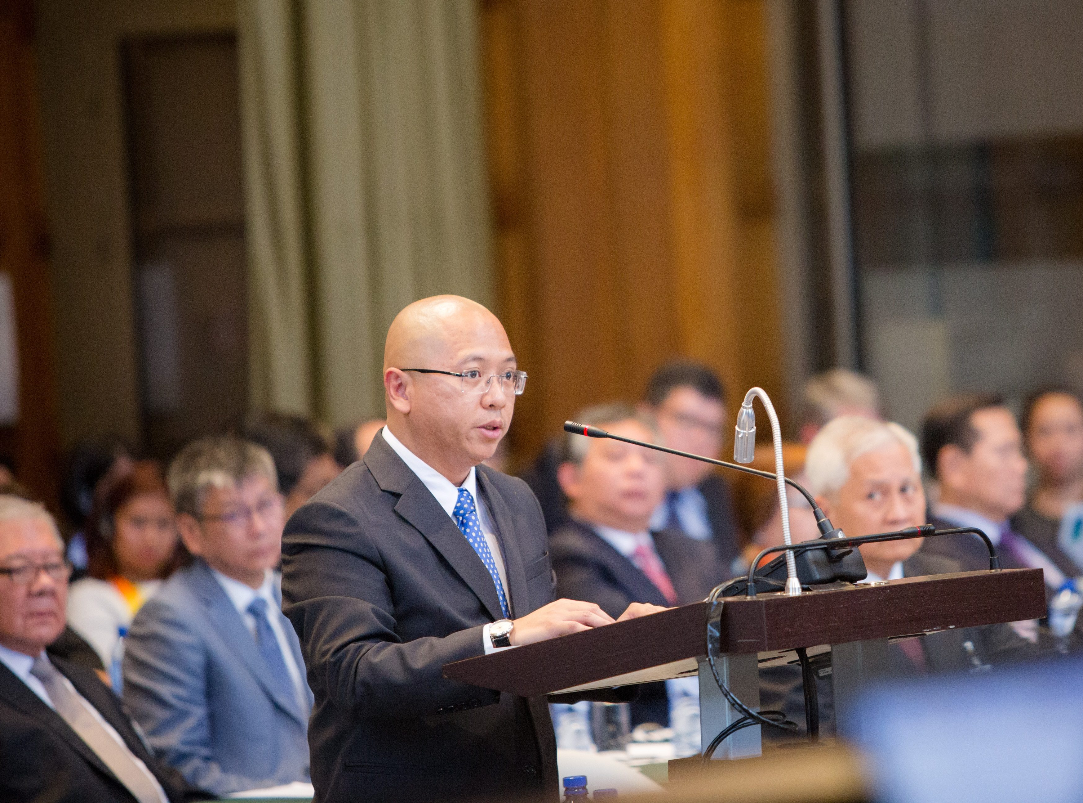 TOP GOVERNMENT LAWYER. Philippine Solicitor General Florin Hilbay, who serves as agent for his country, delivers a statement. Photo courtesy of PCA    