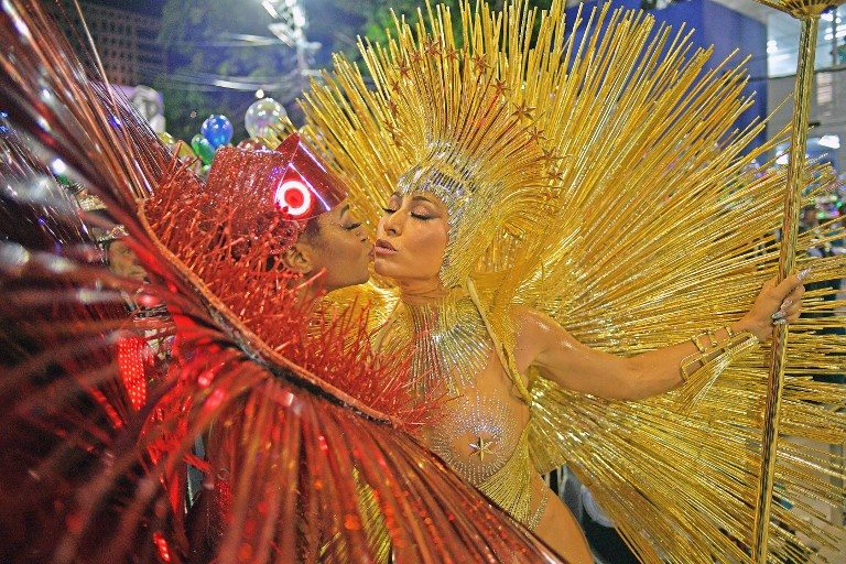 RIO CARNIVAL. Brazilian personality Sabrina Sato (R) performs with the Vila Isabel samba school on the first night of Rio's Carnival at the Sambadrome in Rio de Janeiro, Brazil, on February 11, 2018. Photo by Carl de Souza/AFP  