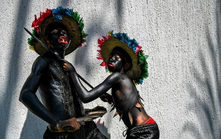 SON DE NEGRO. Revelers named 'Son de Negro' pose before a carnival parade in Barranquilla, Colombia, on February 11, 2018. Photo by Luis Acosta/AFP   