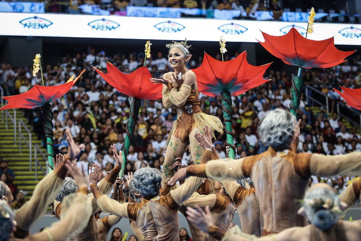 ENCHANTED. The UST Salinggawi Dance Troupe brings the crowd into its own magical world. Photo by Josh Albelda/Rappler 