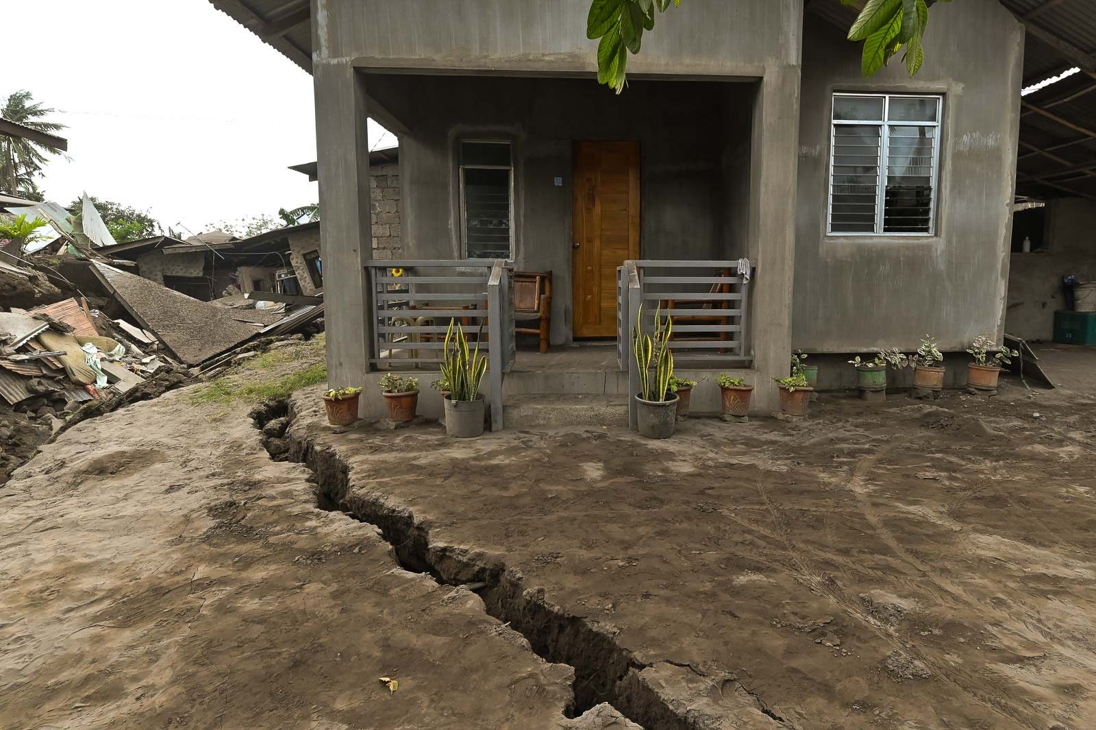 ‘Steady’ emission, cracks widen as Taal Volcano stays under Alert Level 4