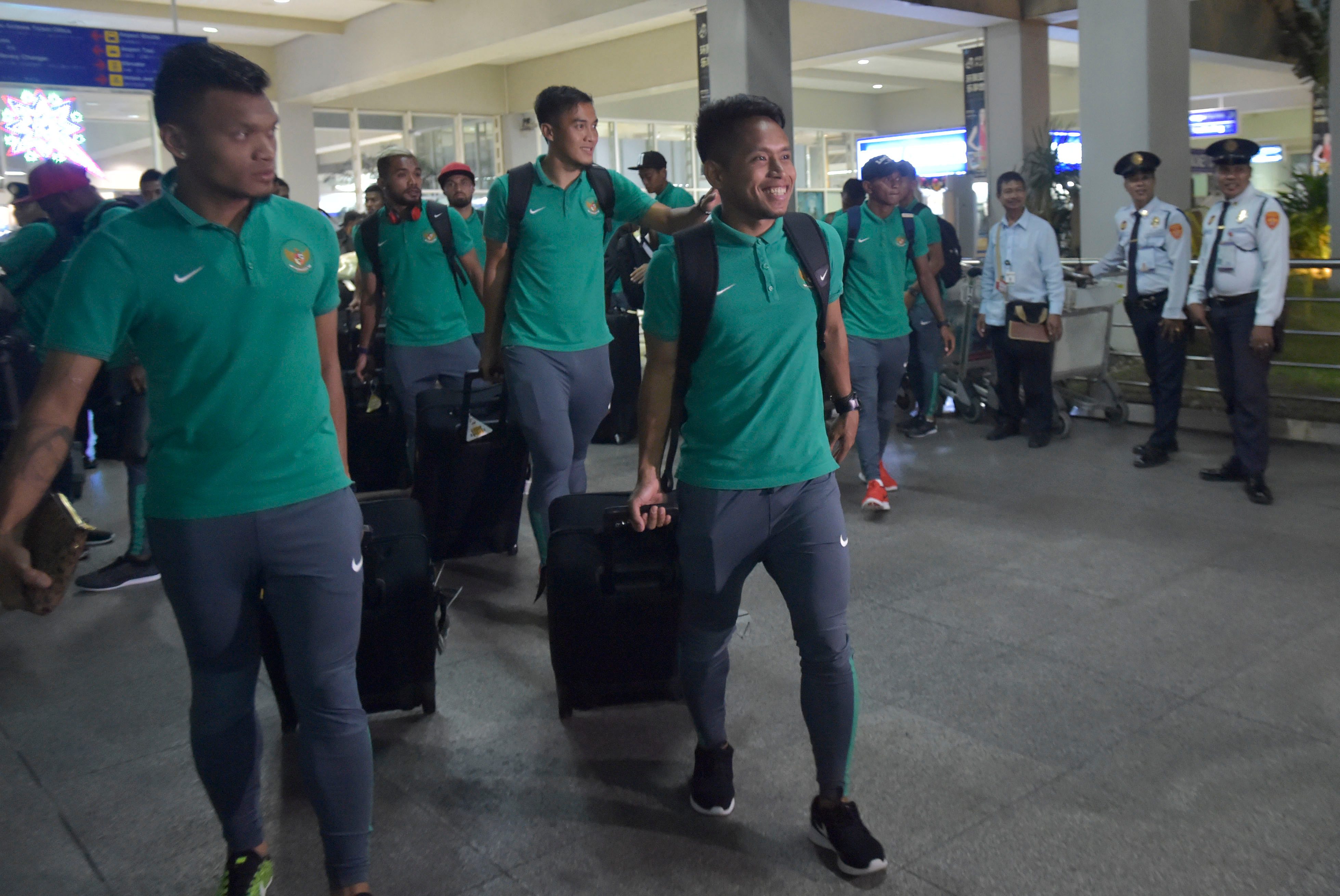Pemain sepak bola iimnas Indonesia tiba di Bandara Internasional Ninoy Aquino, Manila, Filipina, pada 17 November 2016. Foto oleh Wahyu Putro/Antara 