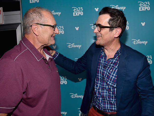MODERN FAMILY. Ed O'Neill and Ty Burrell, bintang 'Modern Family,' juga akan berperan di Finding Dory.' Photo by Alberto E. Rodriguez/Getty Images for Disney 