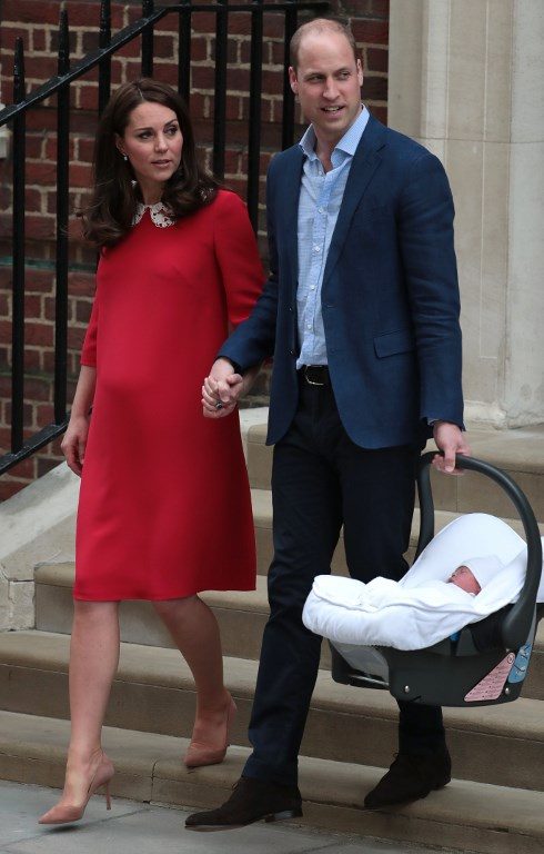 GOING HOME. Britain's Prince William, Duke of Cambridge (R) and Britain's Catherine, Duchess of Cambridge depart with their newly-born son from the Lindo Wing at St Mary's Hospital in central London, on April 23, 2018. Daniel Leal-Olivas/AFP 