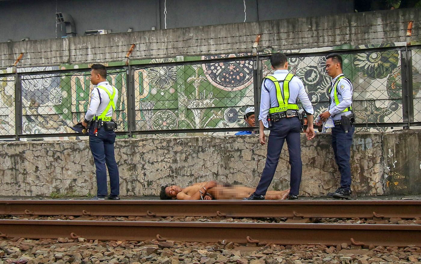 Vagrant shot in ankle by MRT3 guard
