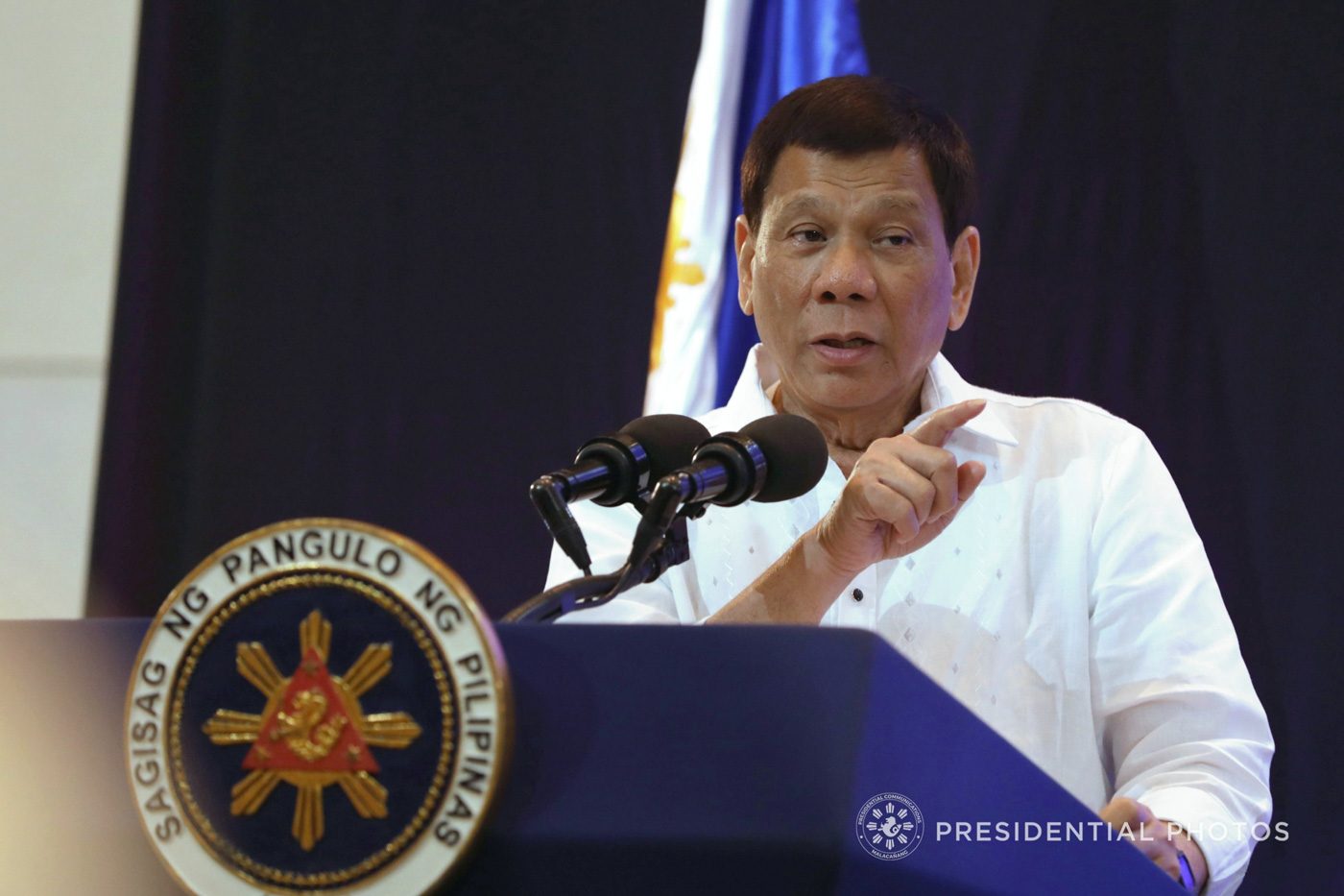 Duterte warns he’ll file complaint vs Boracay local gov’t officials