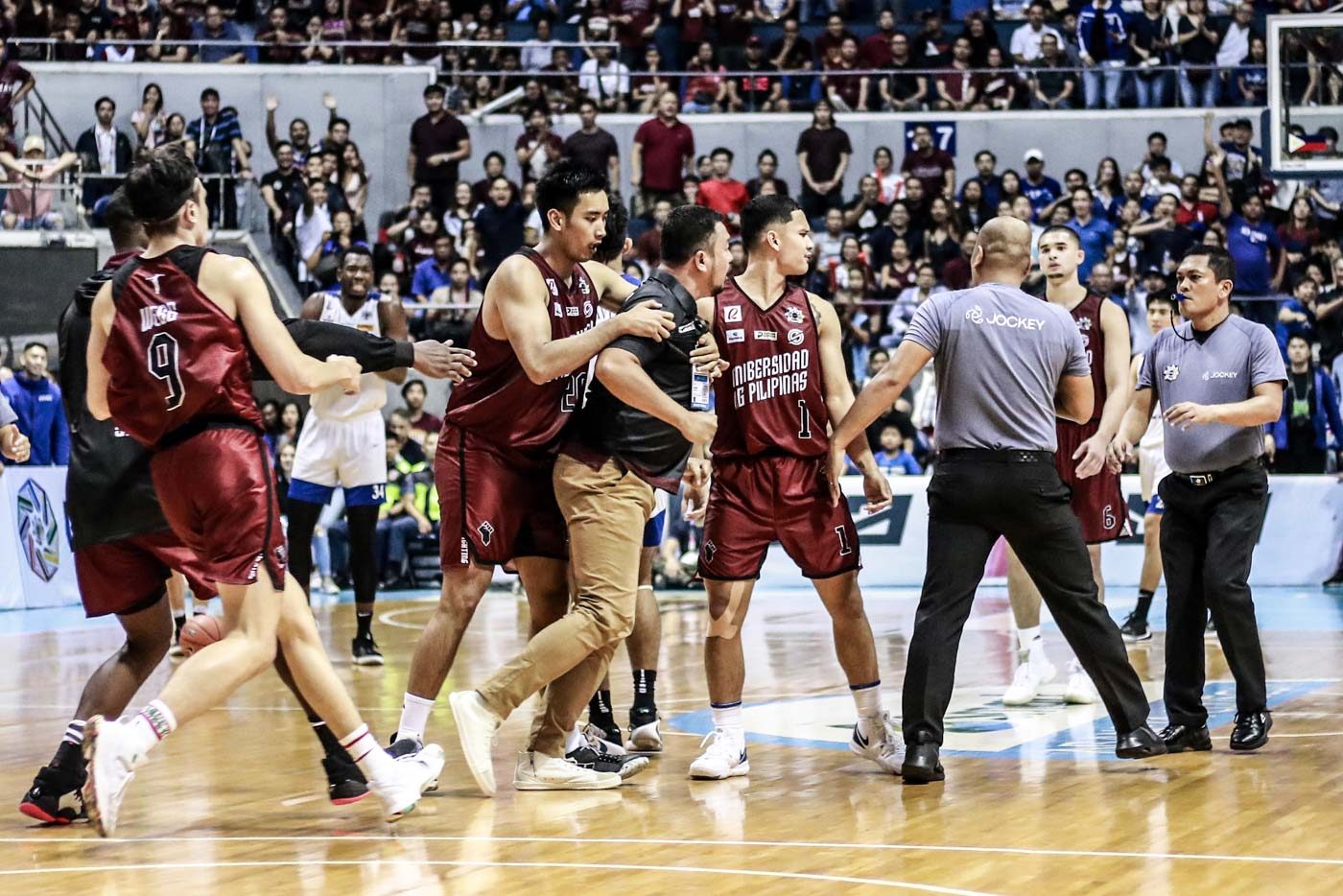 THROWN OUT. UP coach Bo Perasol loses his cool and gets ejected at the 6:23 mark of the 3rd quarter as he confronts a referee for an alleged series of non-calls.Photo by Michael Gatpandan/Rappler  