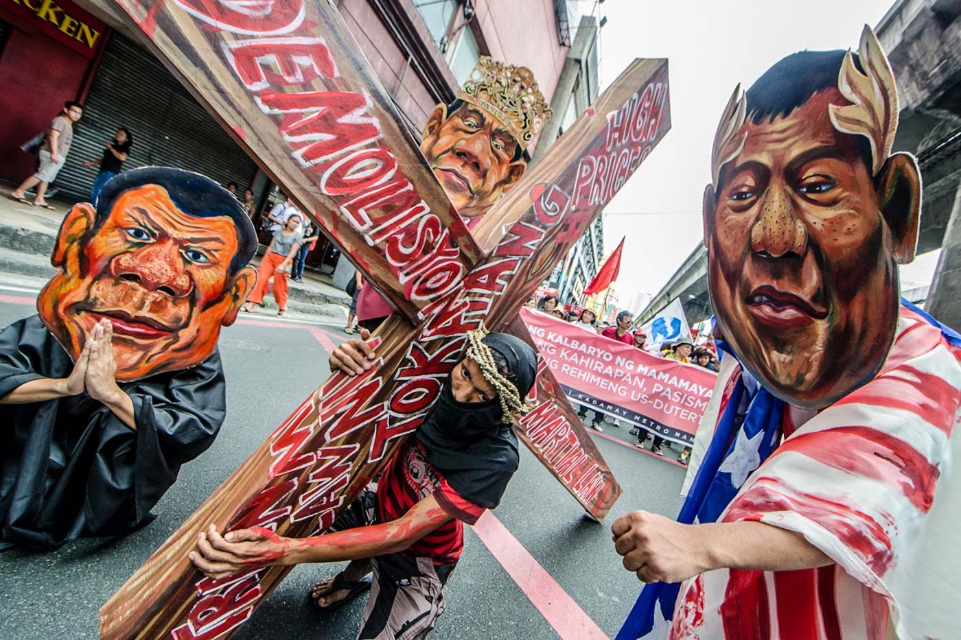 LENT-THEMED PROTEST. Militant groups led by Kadamay dramatize 'Calvary of the Poor' during an ecumenical liturgy and rally at the Plaza Miranda, Manila, on March 23, 2018. Photo by Rob Reyes/Rappler   