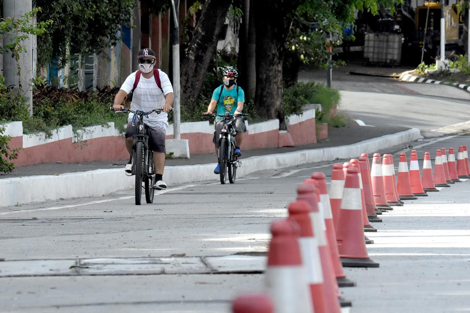 LOOK: MMDA’s dry run of EDSA bike lane in light of quarantine