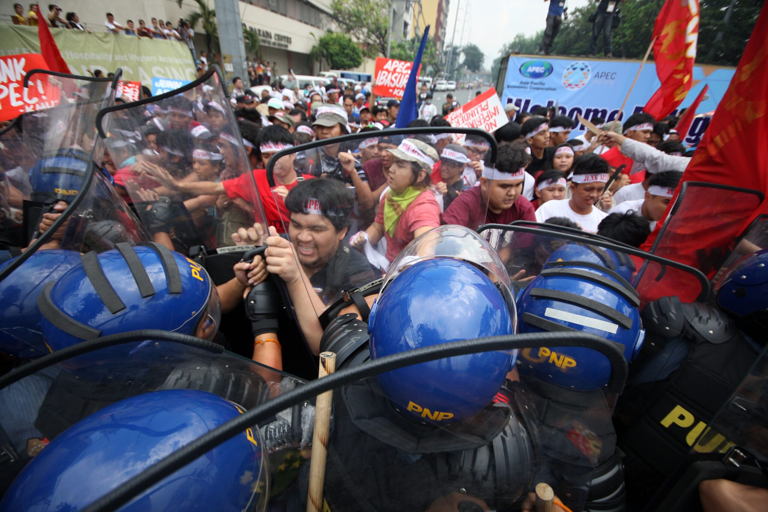 Students, IPs clash with police in APEC protests