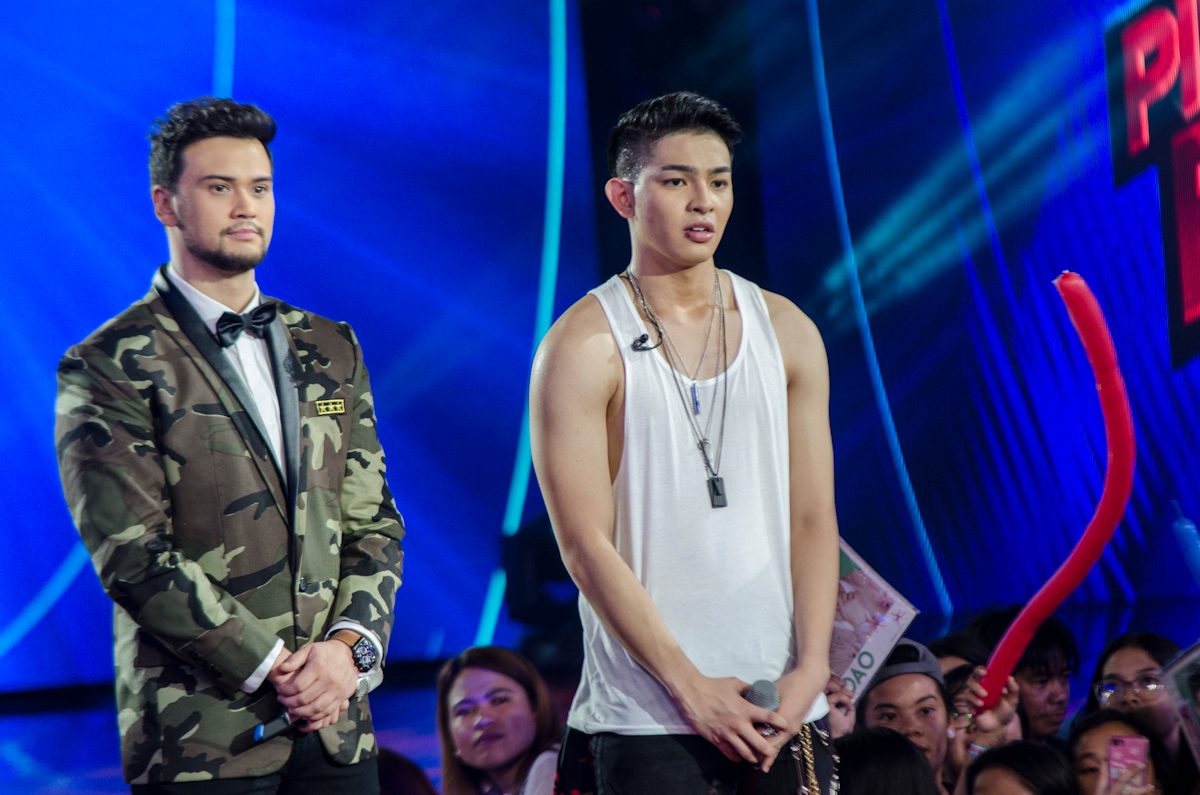 Joao with host Billy Crowford after his performance. Photo by Rob Reyes/Rappler 