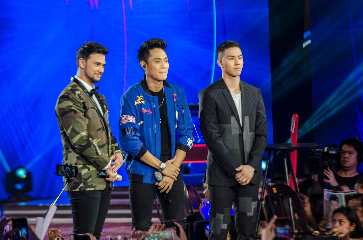 Ford with finalist Tony Labrusca and Billy Crawford after their performances. Photo by Rob Reyes/Rappler 