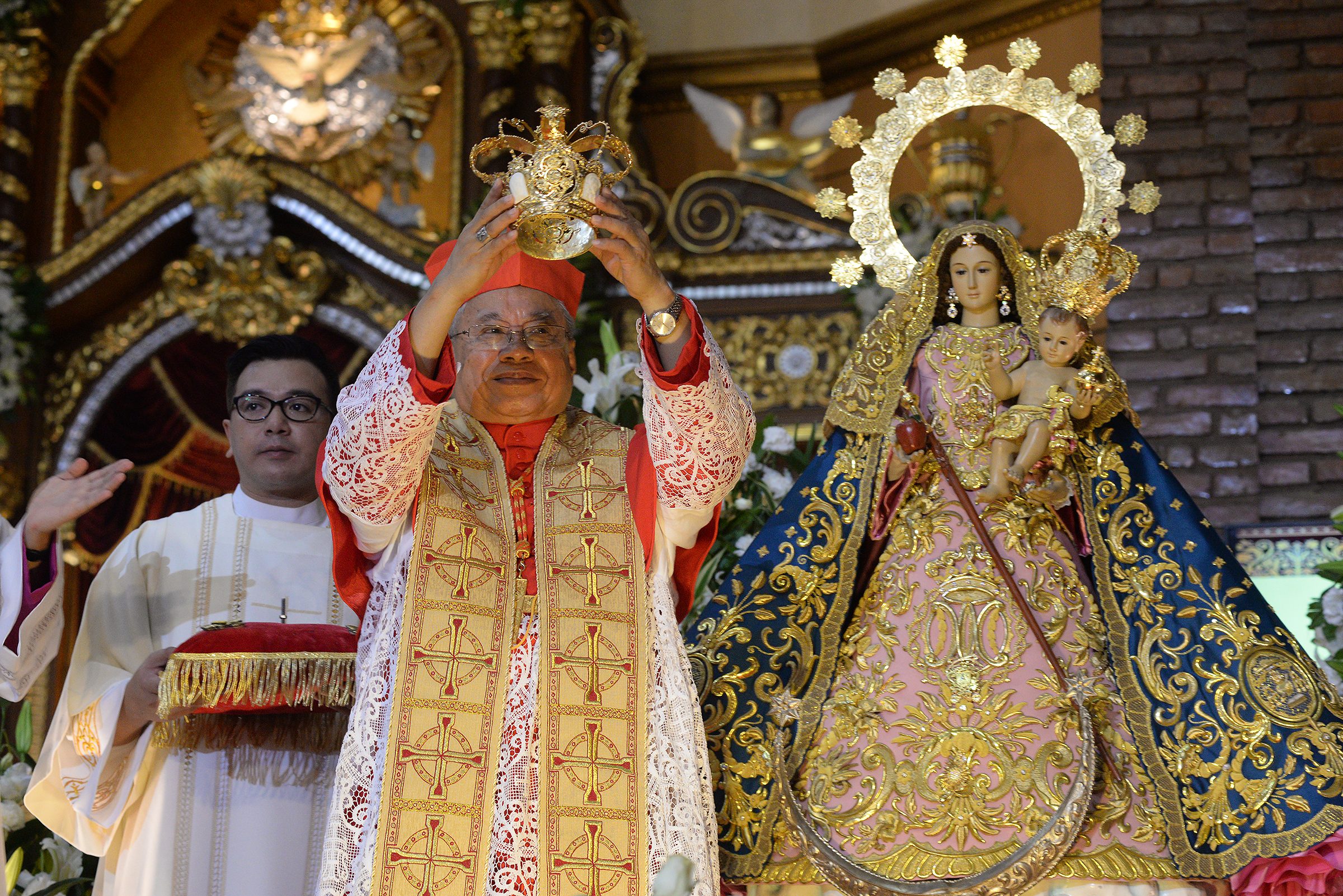 WATCH: Marian image in San Mateo crowned by papal mandate